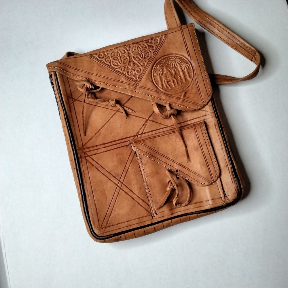 Vintage Camel Brown Detailed Hand Tooled Embossed Leather Crossbody Handbag